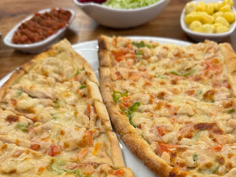 Tavuklu Pide