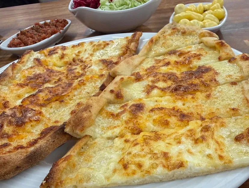 Kaşarlı Pide