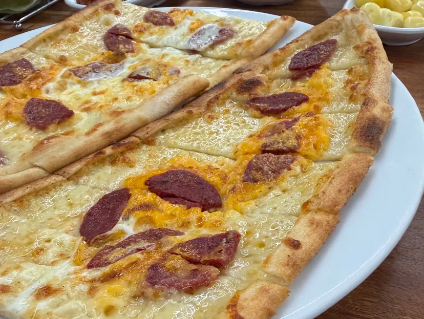 Sucuklu Kaşarlı Pide