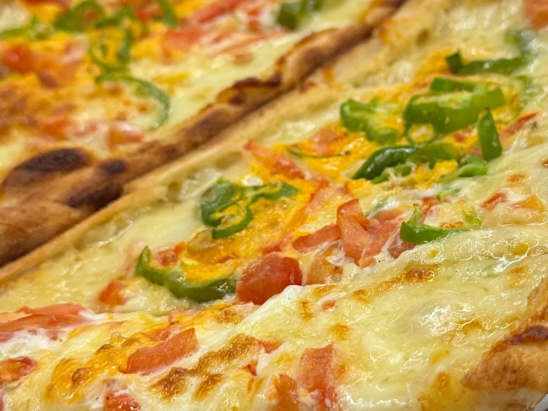 Kaşarlı Domatesli Pide