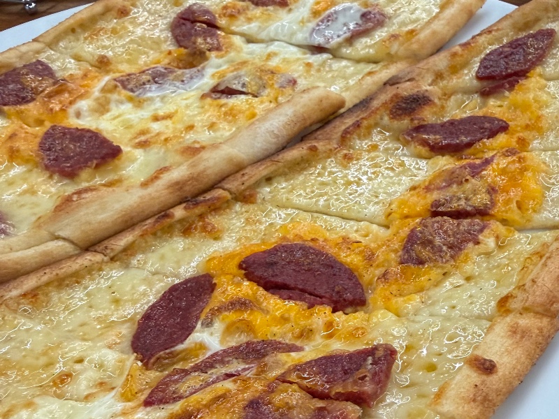 Sucuklu Kaşarlı Pide